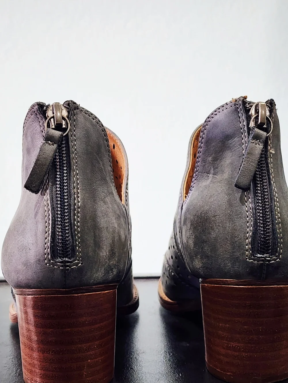 SOFFT | Wyoming Leather Bootie | Smoke Gray| US Womens 9 - Picture 5 of 8